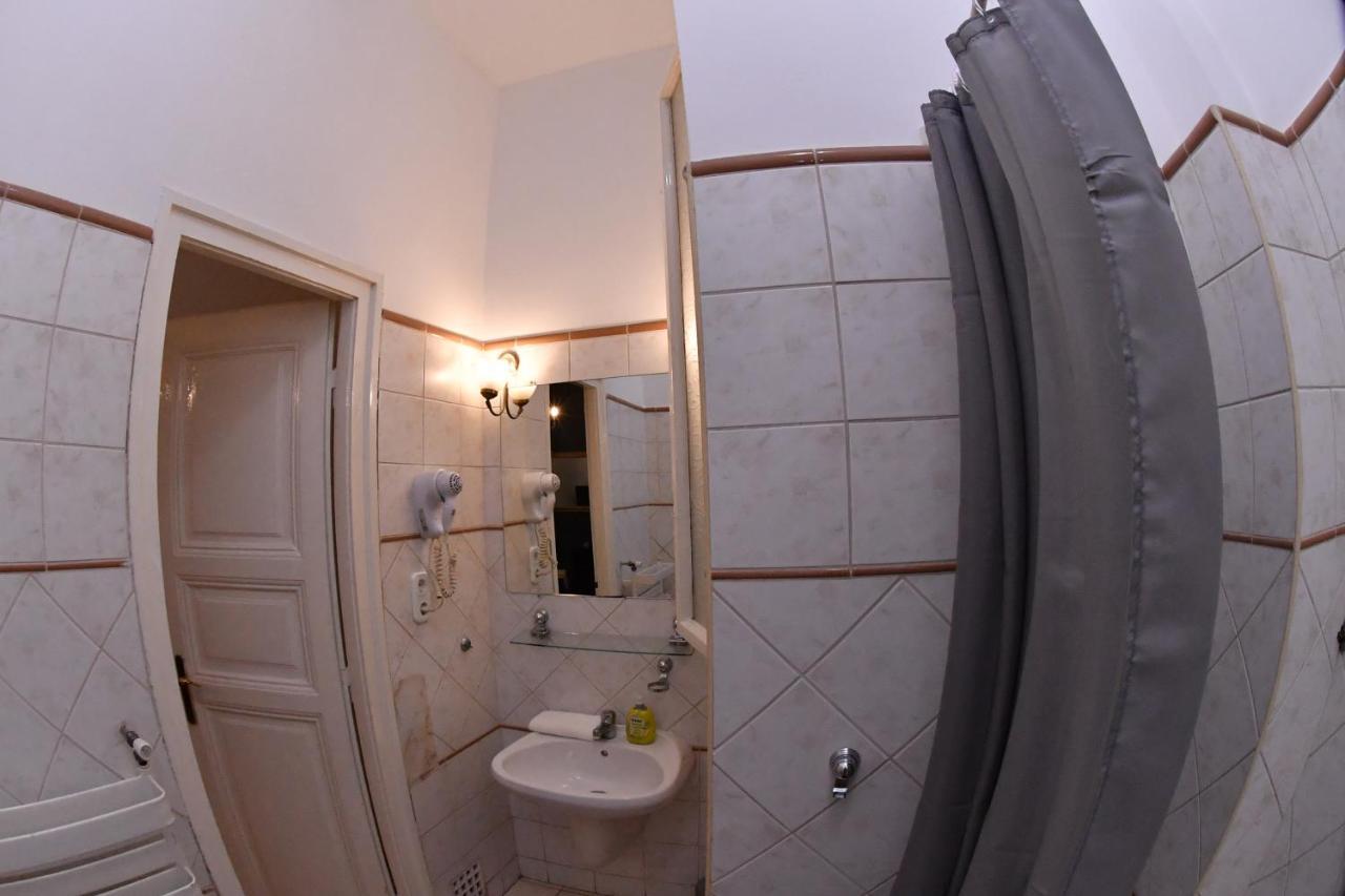 Five Seasons Vaci Utca Apartment Budapeste Exterior foto
